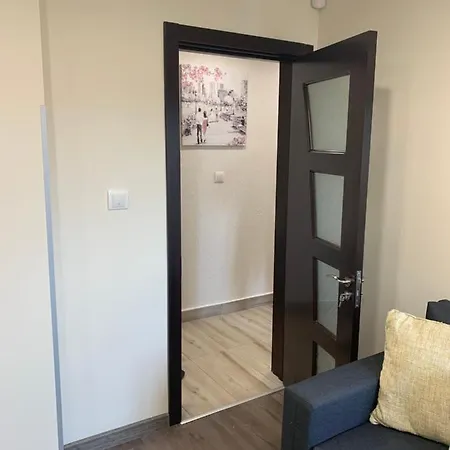 Zdravets 2, In The Heart Of The Old Appartement