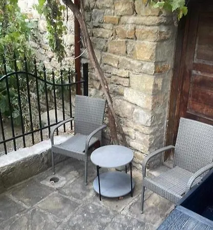 Zdravets 2, In The Heart Of The Old Appartement